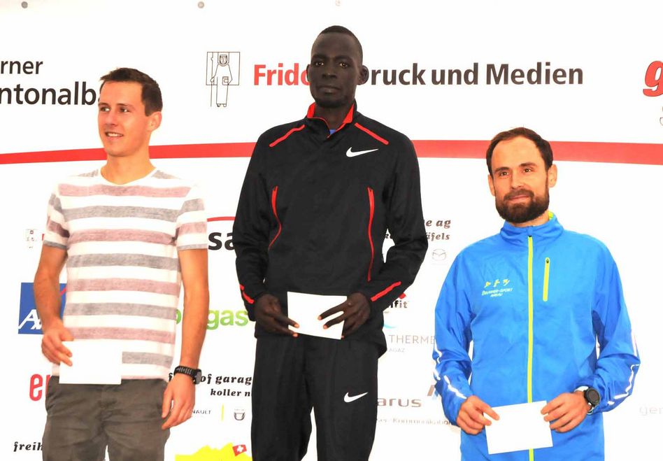Die schnellsten Männer, v.l.n.r. Lukas Marti Zweiter, Doiminic Lobalu, Sieger, Lukas Stähli, Dritter
