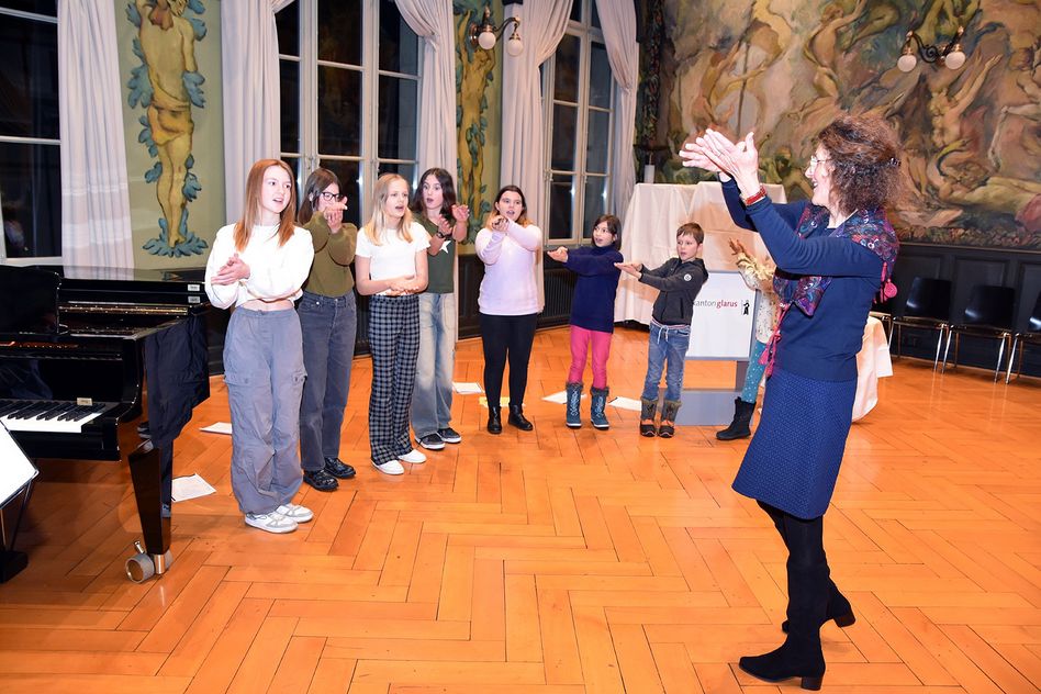Der Kinderchor der Musikschule Glarus unter der Leitung von Silvia Küng.