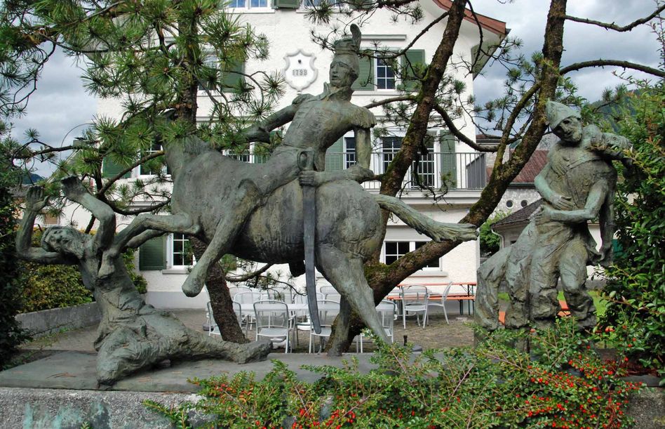 Das Suworow-Denkmal in Netstal, geschaffen vom Schweizer Bildhauer und Plastiker Arnold d’Altri