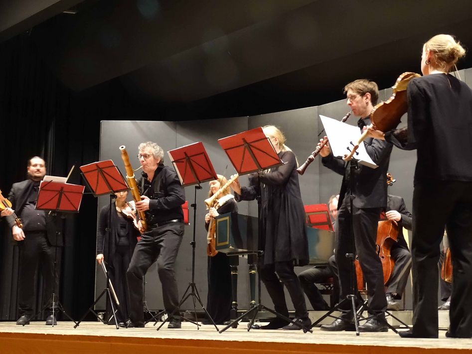 Impressionen vom Konzert des Barockorchesters Le Phénix im Gemeindezentrum in Schwanden (Bilder: p.meier)