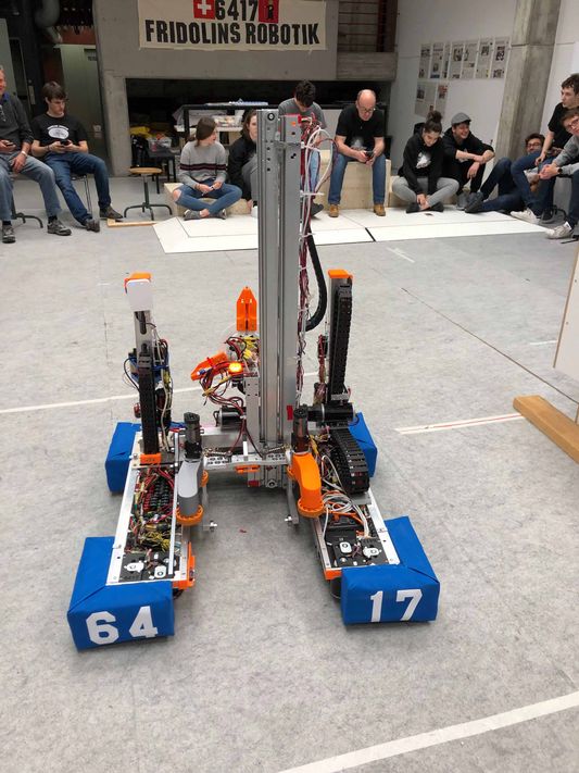 Junge Glarner Roboter Pioniere am Samstag live in der Markhalle in Glarus (Bilder: zvg)