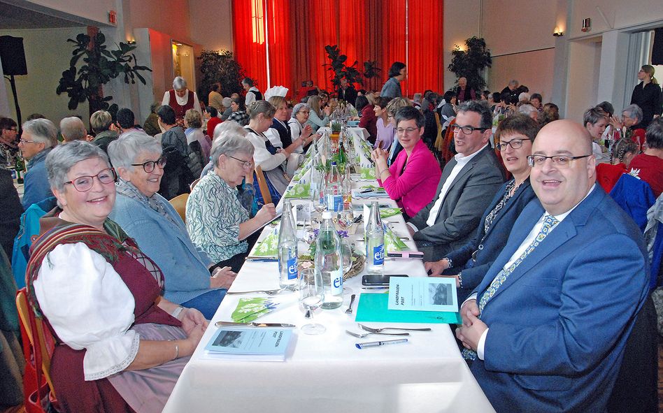Bilder von der 85. Hauptversammlung der Glarner Bäuerinnen und Landfrauen im Hotel Adler in Schwanden (hans speck)