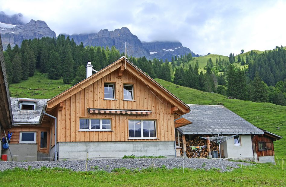Ein wahres Kleinod ist die Alp Oberblegi Unterstafel, ein ausschliesslich Käse produzierender Betrieb inmitten einer phantastischen Bergwelt