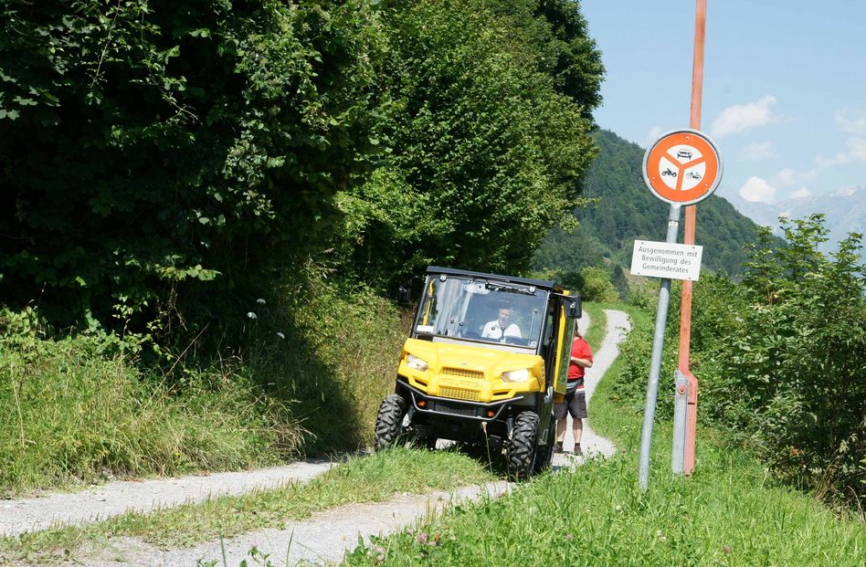 Braunwald autofrei – Die Post kommt mit dem Elektroquad
