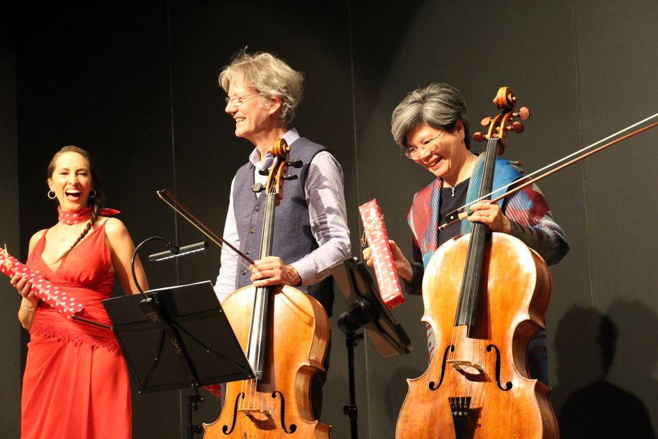 Nelly Patty gestenreich und beseelt gesungen und mit kunstvoller Cello – Begleitung von Pi – Chin Chien und Fabian Müller (Bilder: p.meier)