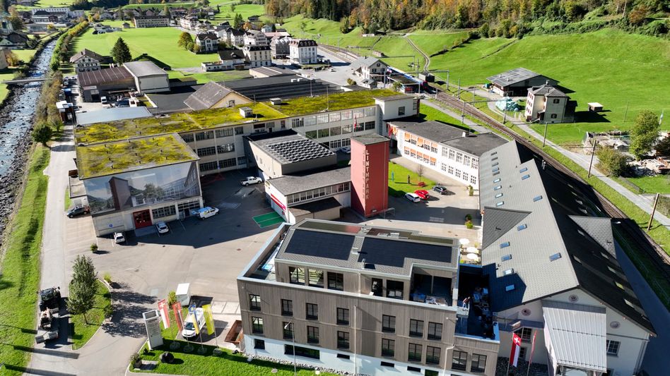 In Linthal konnte endlich das Baugesuch für den Wohnpark im Linthpark Glarus Süd eingereicht werden. (Bild: zvg)