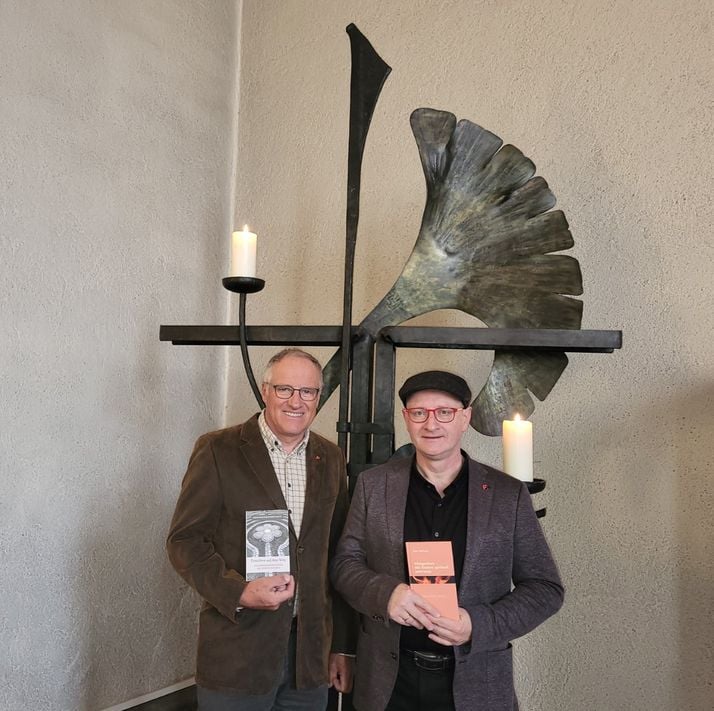 Die beiden Autoren; Peter Hofman (recht) und Hans-Walter Hoppensack (Bilder: hj gredig)