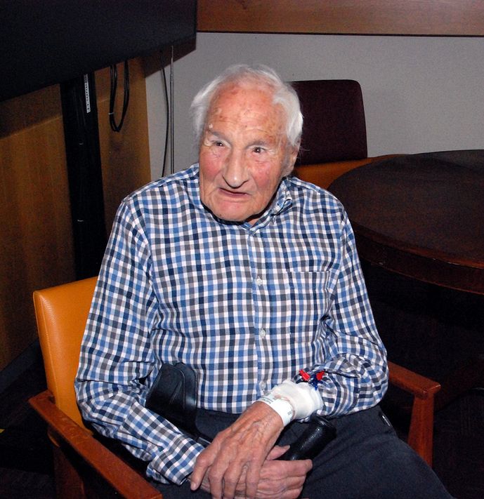 Dr. med. Walter Blumer – jahrelanger beliebter Dorfarzt in Netstal feierte seinen 100. Geburtstag