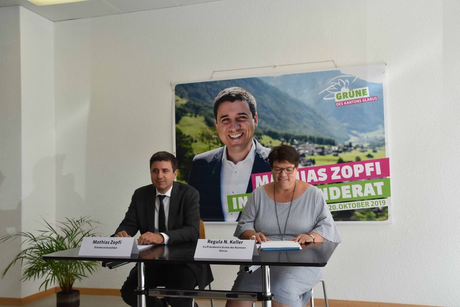 Co-Präsidentin der Grünen, Regula Keller und Ständeratkandidat Mathias Zopfi bei der Medienorientierung (Bilder: e.huber)
