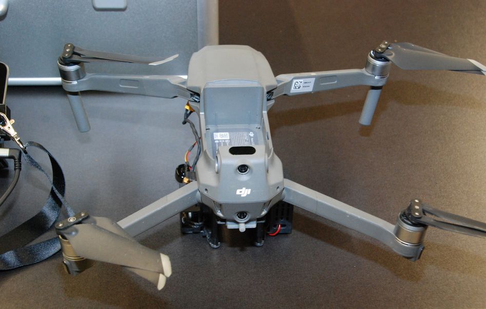 Mit dieser Drohne können versteckte Rehkitze in den Wiesen aufgespürt werden