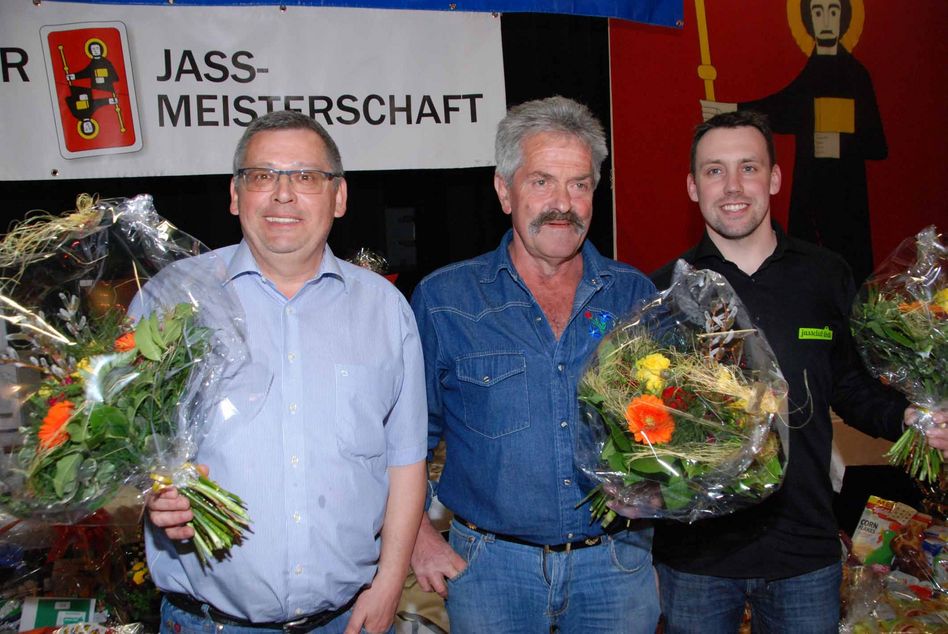 Die drei Erstplatzierten der 13. Glarner Jass-Meisterschaft 2019, von links Renato Pesaballe (2. Rang), Kaspar Trümpi (1. Rang und Jasskönig 2019) und Thomas Allenspach (3. Rang).
