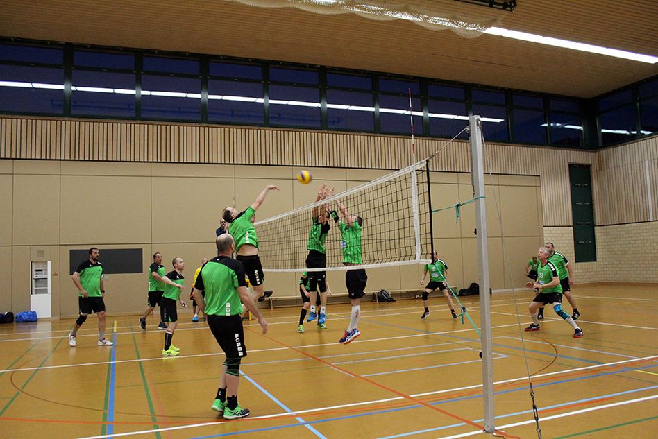 Das Spiel zwischen dem MTV Mollis 1 und Volley Näfels 1. (Bilder: zvg)
