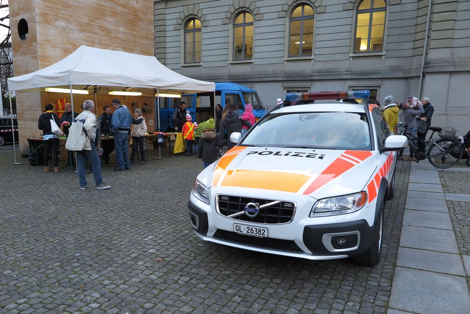 Präventionsaktionen der Kantonspolizei Glarus. Symbolbild Aktion Licht gibt Sicht (zvg)