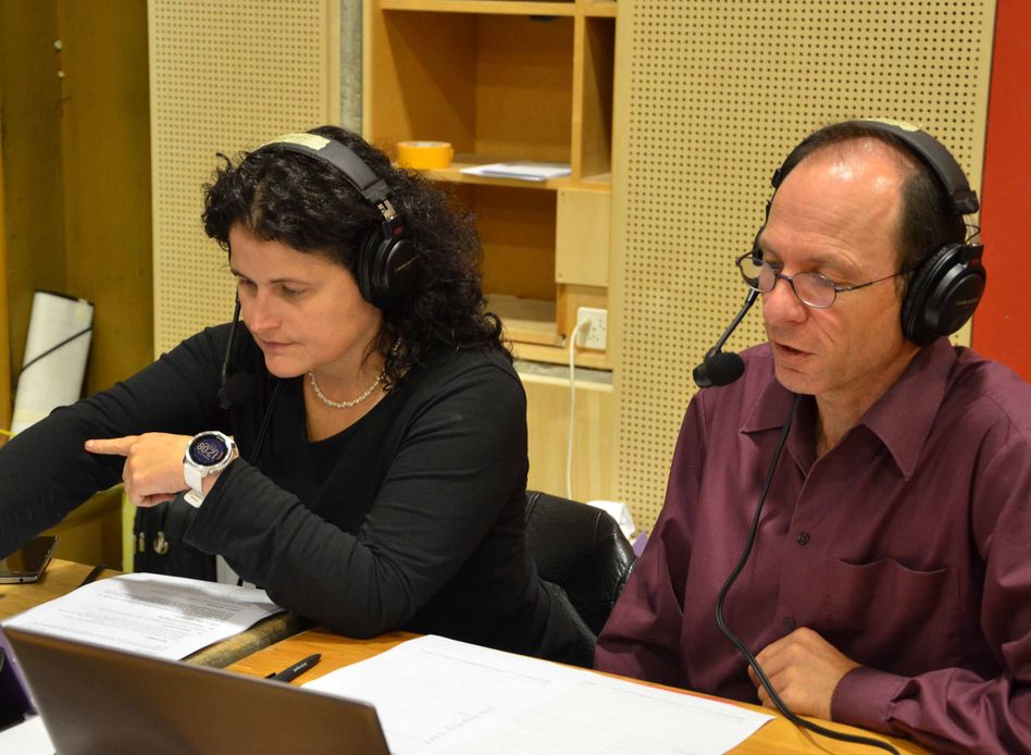 Die Stimme des Schiesssports: Jürg Fischli und Oriana Scheuss (ehem. Nationalmannschafts-schützin) bei der Liveübertragung.