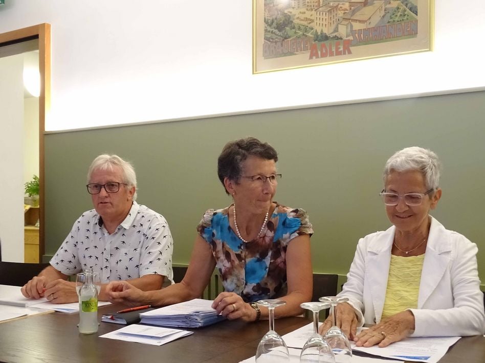 Die Vorstandsmitglieder Mathias Grob (Aktuariat), Ruth Tüscher, Präsidentin) und die demissionierende Käthi Kamm