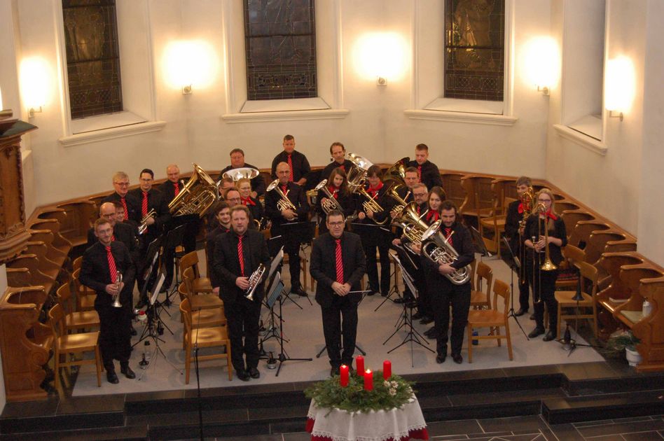 Brassband-Klänge zum Advent in Ennenda