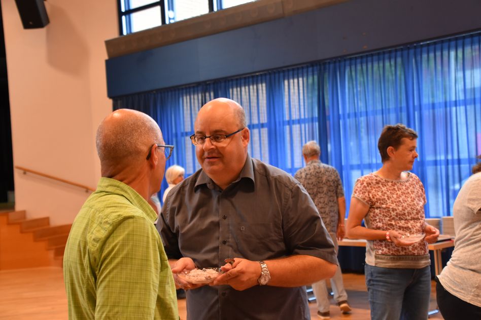 Gemeindepräsident von Glarus Süd Hans-Rudolf Forrer im Gespräch mit Kurt Reifler