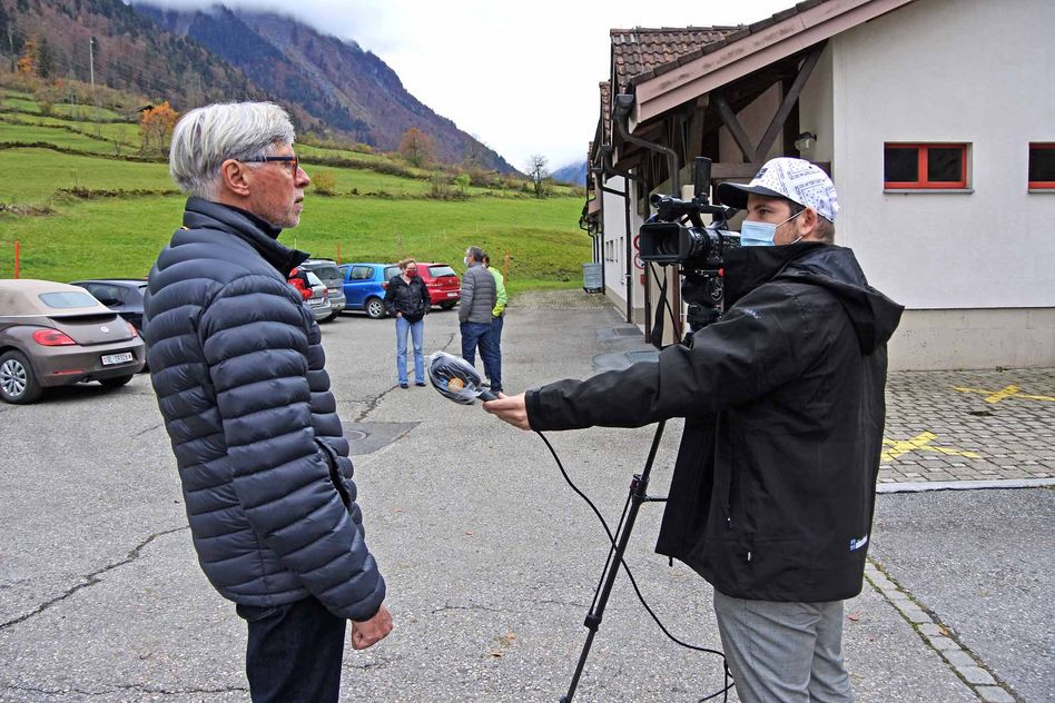 Franco Landolt von Tele Südostschweiz beim Interview mit Projektleiter Thomas Rageth