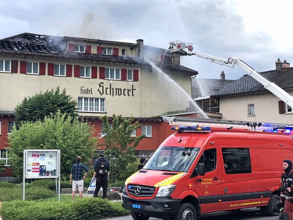 Das Hotel Schwert in Netstal fiel einem Grossbrand zum Opfer