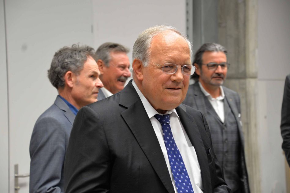 alt Bundesrat Johann Schneider-Ammann besuchte vergangenen Woche die Firma Sauter Bachmann AG und das &quot;Friidolin Roboticteam&quot; in der Kantonsschule (Bilder: e.huber)