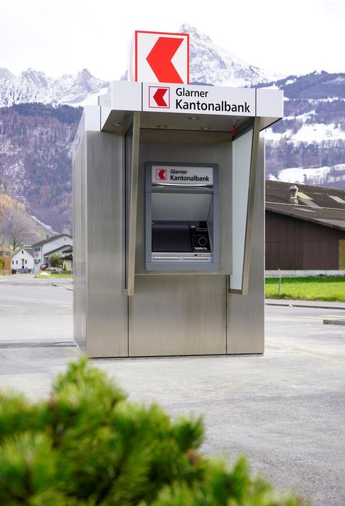 Bancomat der Glarner Kantonalbank (GLKB) beim Kreisel, Oberdorf in Näfels (Bilder: zvg)