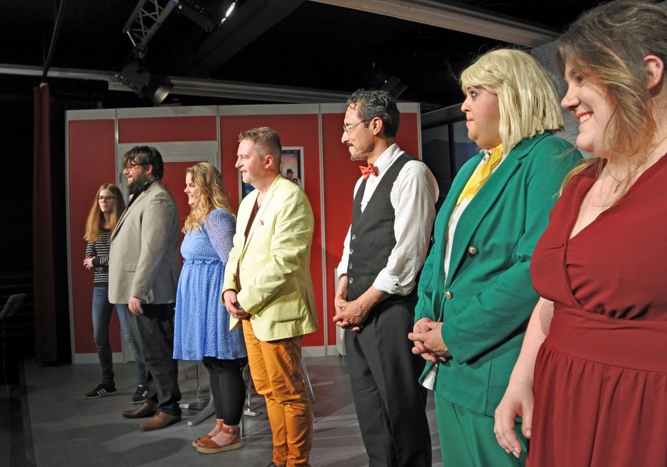 Hervorragende Premiere der Chliibüni Glärnisch im Fabriktheater in Schwanden (Bilder: hasp)