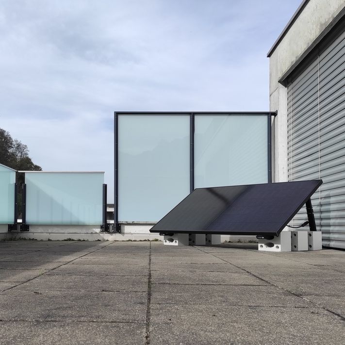 Glarner Erfindung für die Installation von Mini-PV-Anlagen ermöglicht Solarstrom für alle Schweizer Haushalte