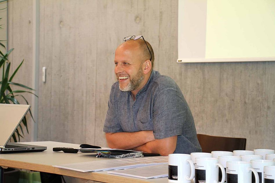 Tobias Baumann, Leiter Koordination Integration Flüchtlinge (KIF) im Kanton Glarus, freut sich sehr über die geglückte Integration. (Bilder: mb)