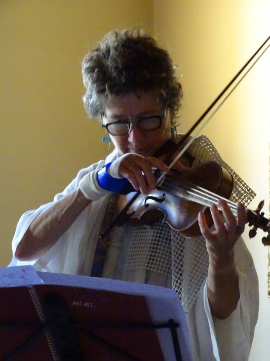 May Homburger, Violine