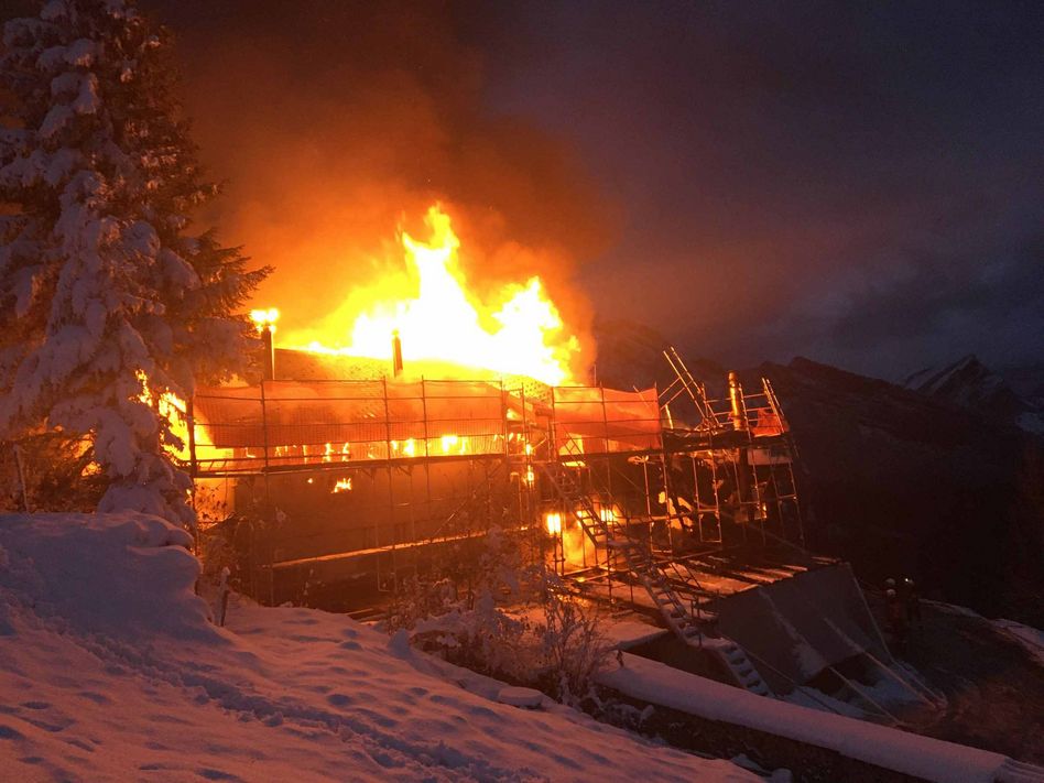 Brand im Berggasthaus Fronalpstock (Bild: kapo zvg)