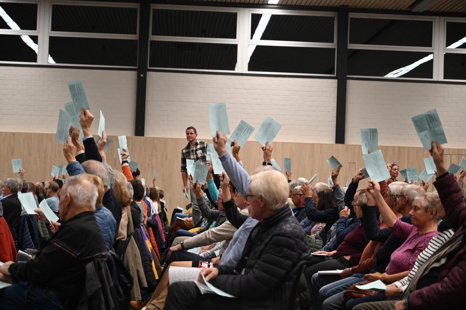 Mehrfach gefordert waren in Glarus Nord die Stimmenzählenden. (;Bild: FJ)