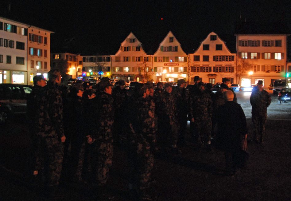 Glarus by Night: Besammlung der Truppe auf dem Zaunplatz