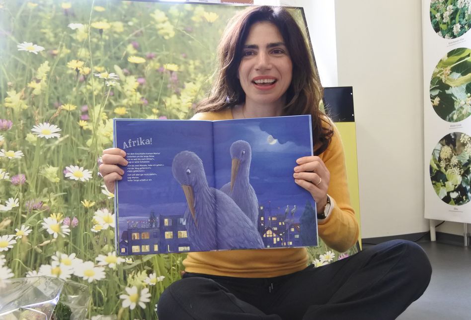Jugendbuchautorin Dana Grigorcea hat für die Kinder eine wunderbare Geschichte vom Storch Marius geschrieben (Bilder; hasp)