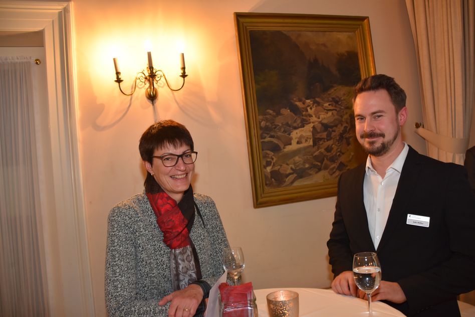 Regierungsrätin Marianne Lienhard und Seth Müller von der GLKB