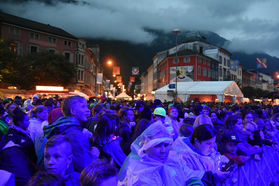 Glarus nimmt sein Stadt-Open-Air mit Schirm und Charme