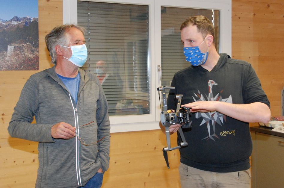 Der erfahrene Drohnen-Pilot Markus Wigger erklärt das Handling einer Dohne
