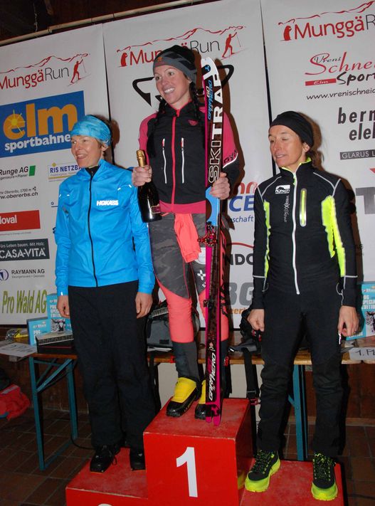 Die drei Erstplatzierten der Kategorie Damen; Inder Mitte die Siegerin Sonja Reusser, daneben Andrea Huser (2. Rang) und Jeanette Dalcomo (3. Rang)