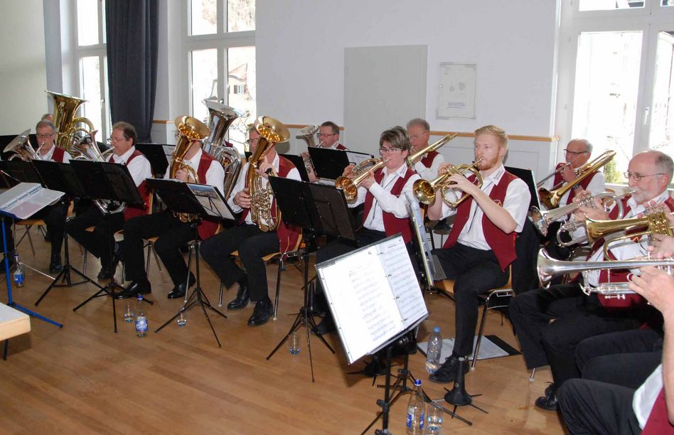 Die Blaskapelle Glarnerland war für den musikalischen Auftakt verantwortlich
