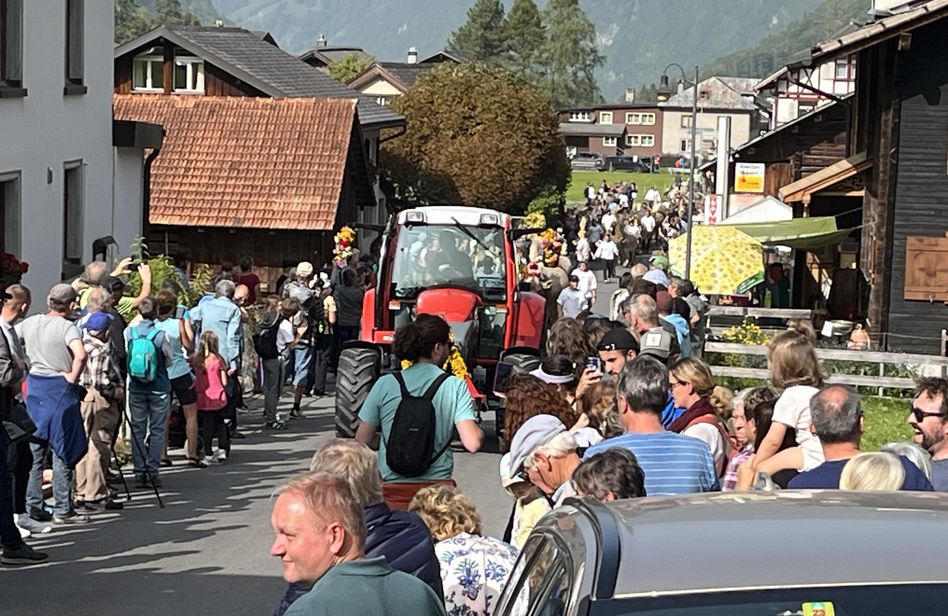 Viel Volk am Alpchäs- und Schabzieger-Märt in Elm sorgt für Rekordumsätze