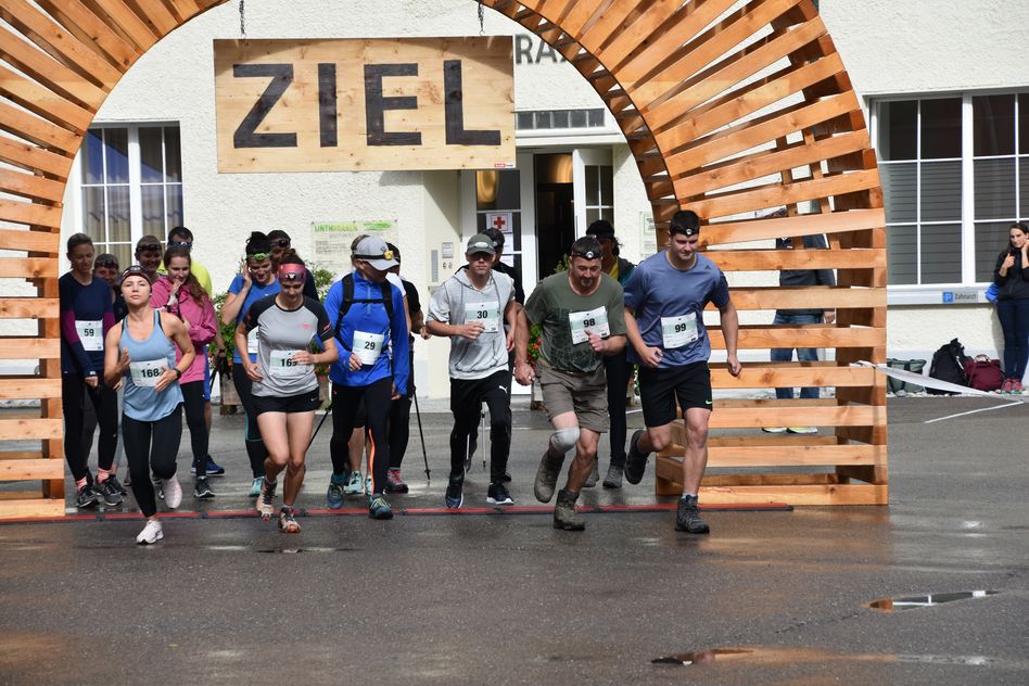 Rund 170 Läuferinnen und Läufer bezwangen die 1576 Stufen im Stollen