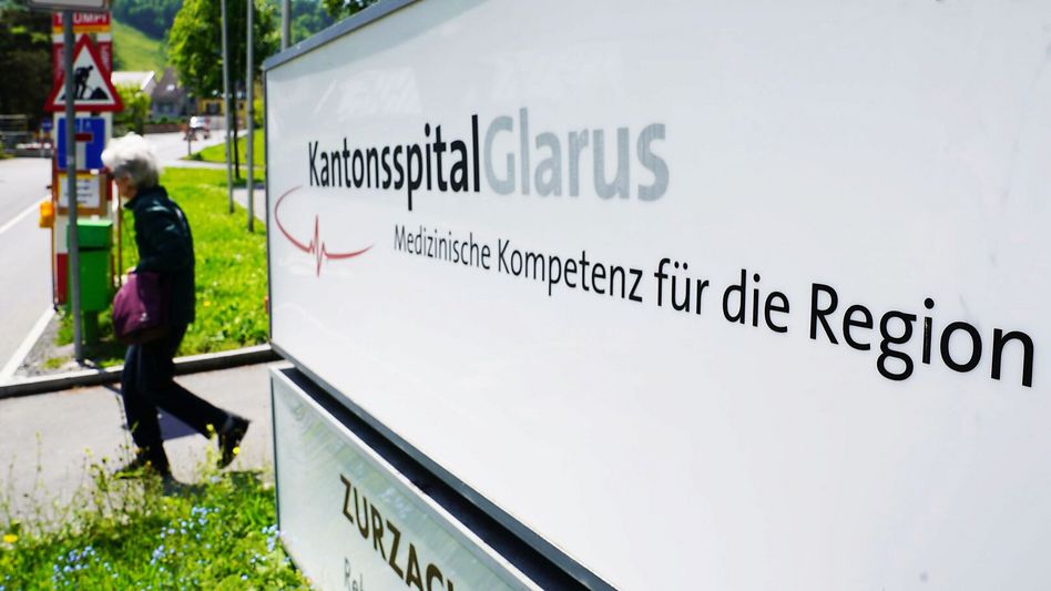Das Kantonsspital Glarus soll auch künftig eine qualitativ hochwertige und erschwingliche Gesundheitsversorgung im Kanton Glarus bieten können • (Foto: Darko Cetojevic)