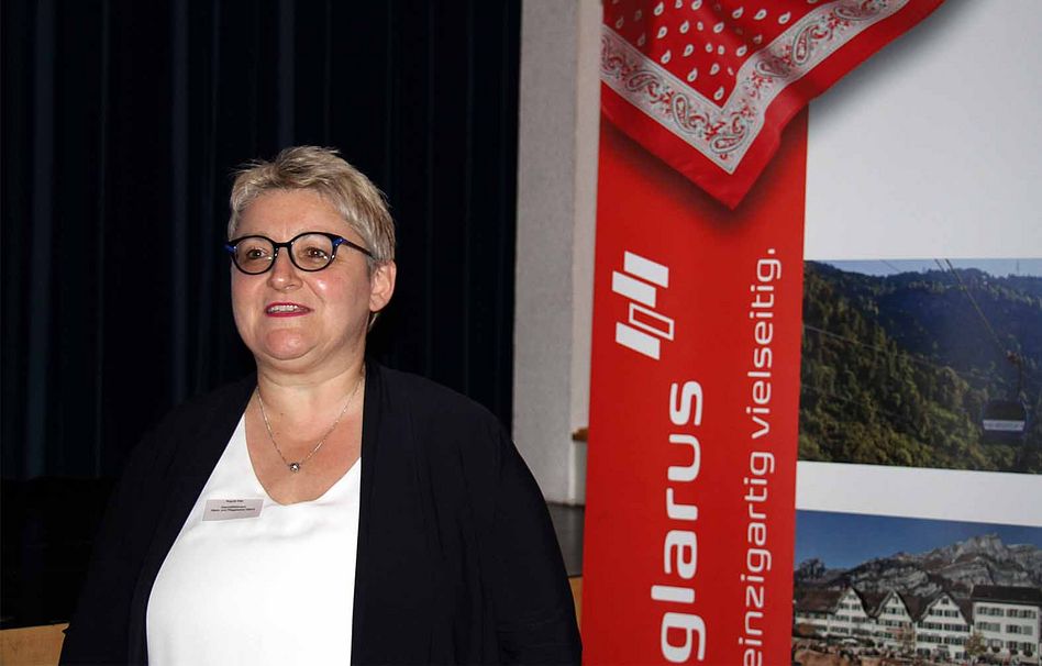 Regula Etter, seit März Geschäftsführerin Alters- und Pflegeheime Glarus, APG, warb für den Eintritt in ein Alterszentrum