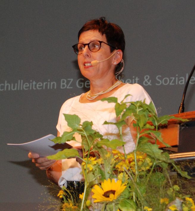 BZ-Schulleiterin Dorothea Suter eröffnete die Diplomfeier «HF Pflege-Klasse 08»