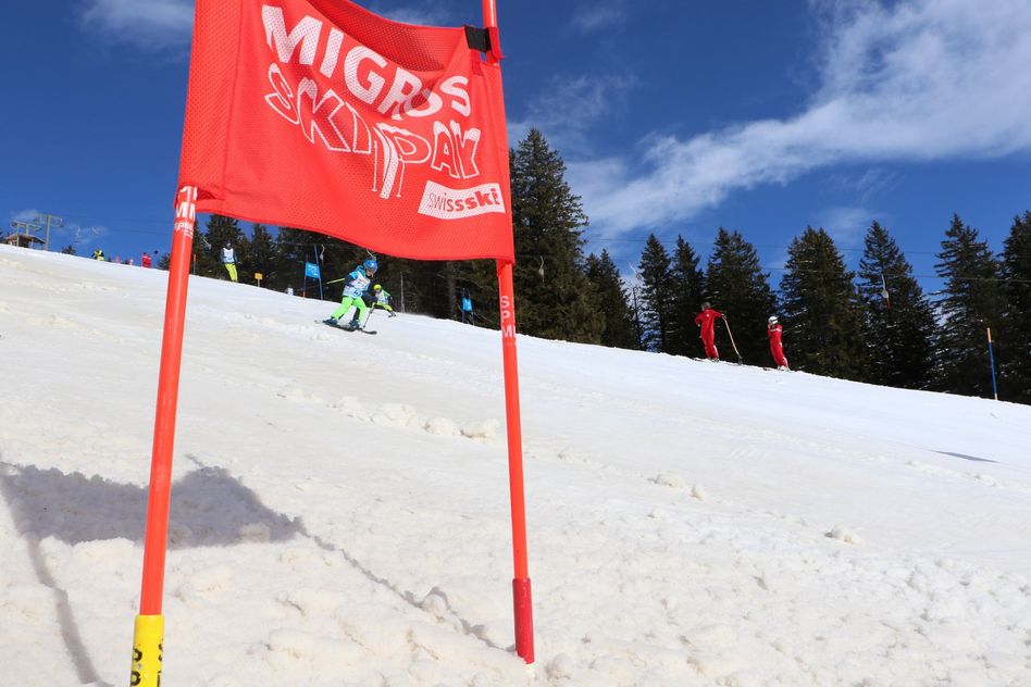 Renn-Plausch beim Migros Ski Day in Elm