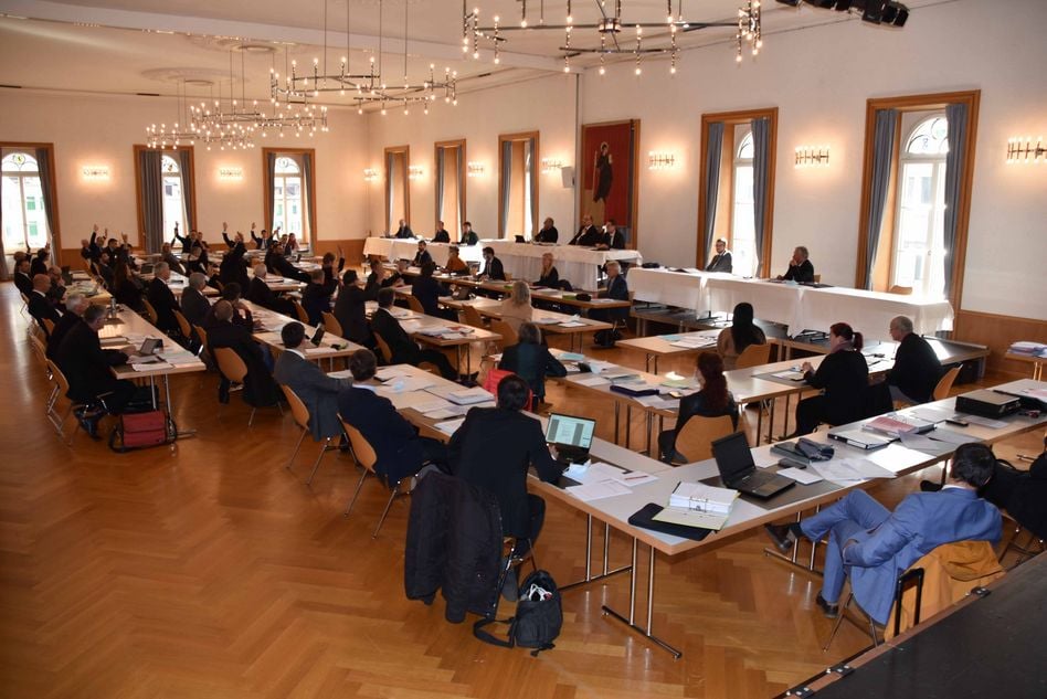 Heutige Landratssitzung im Saal vom Schützenhaus in Glarus (Bilder: e.huber)