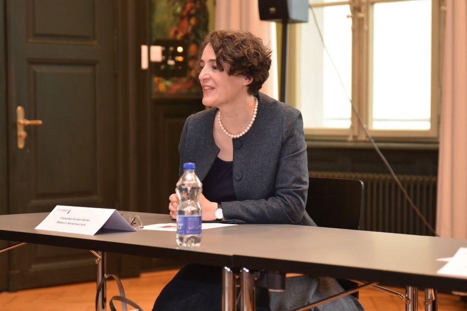 Nach der Wahl von Peter Aebli als Gemeindepräsident von Glarus, konnte mit Franziska Eucken-Bütler eine Nachfolgerin für das Rektorat der Kantonsschule gefunden werden.