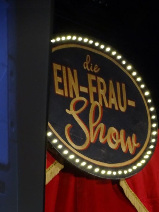 Die Ein-Frau-Show – in Näfels vor ausverkauften Rängen