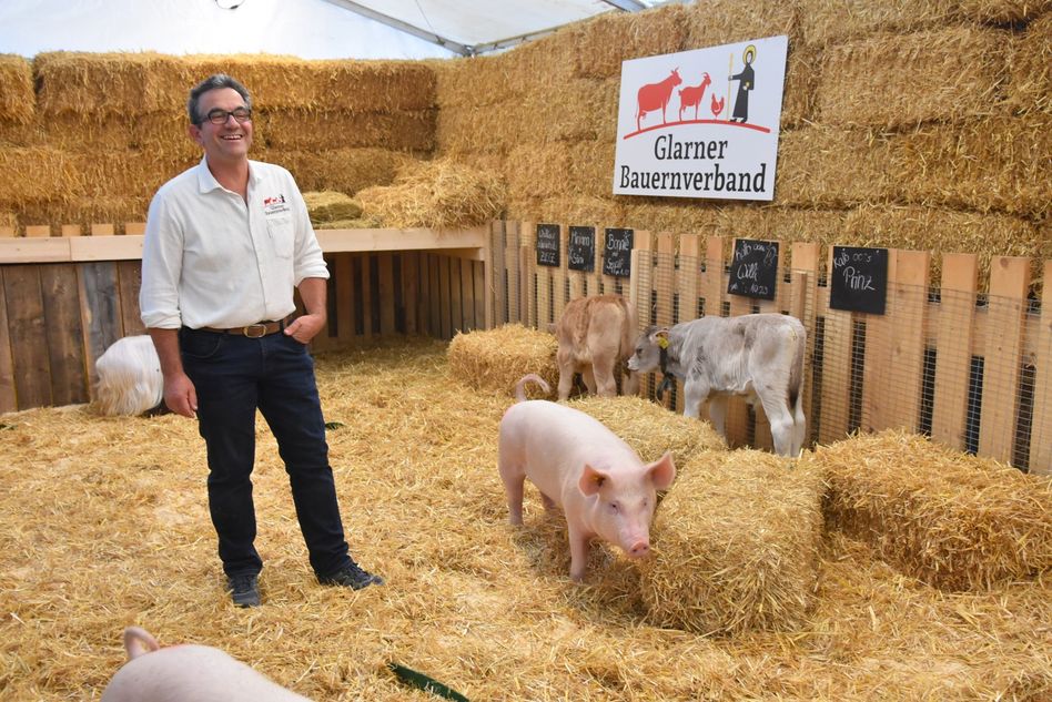 Fritz Waldvogel, Präsident vom Glarner Bauernverband, freut sich über die vielen Messebesucher und das grosse Interesse an der Glarner Landwirtschjaft