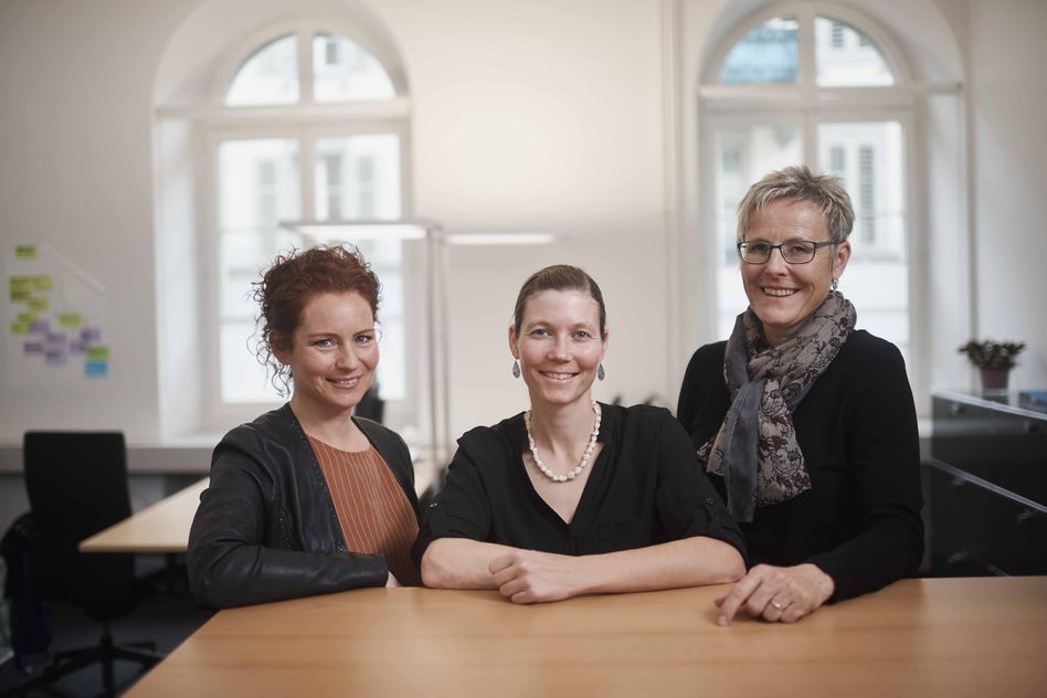 Auch für pflegende Angehörige da: Sabine Steinmann, Fränzi Tschudi und Anna Rosa Streiff Annen (von links)