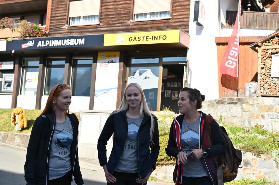Frauenpower für Gäste und Alpinmuseum (von links): Gabriela und Sonja Heer und Maya Rhyner. (Bilder: f.jakober)